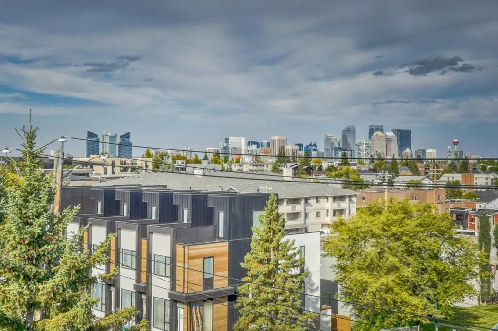 2915 17 Street SW Calgary AB T2T 4N6