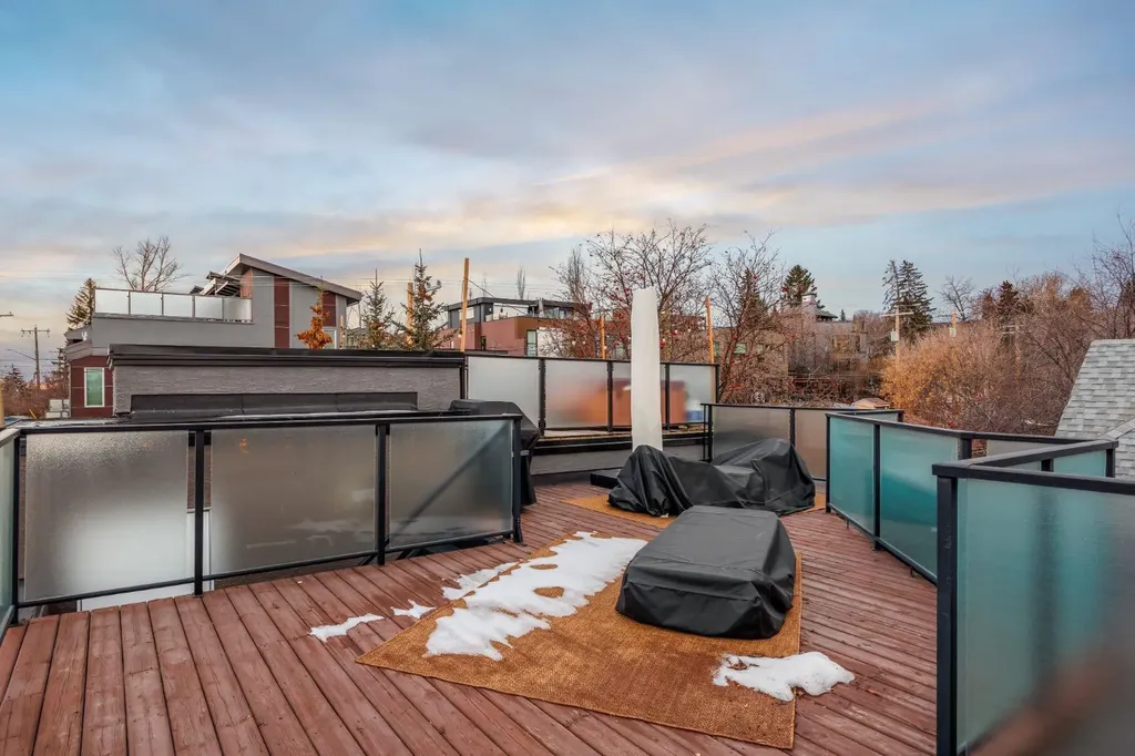 2915 17 Street SW Calgary AB T2T 4N6