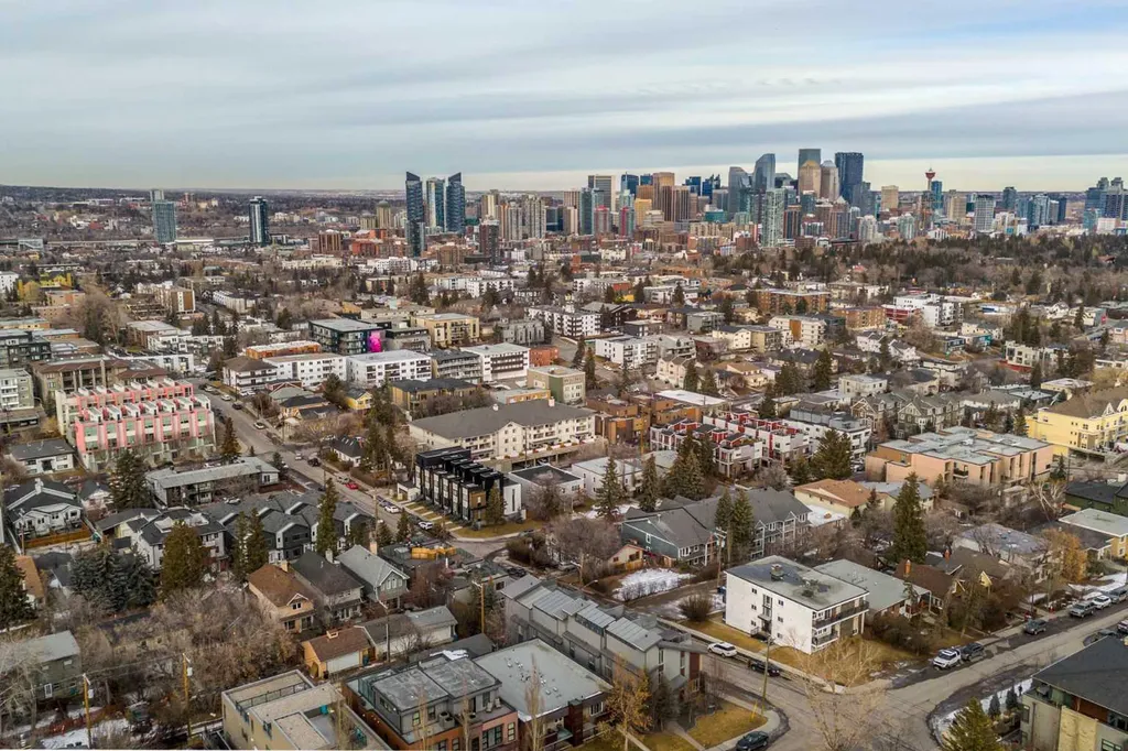 2915 17 Street SW Calgary AB T2T 4N6