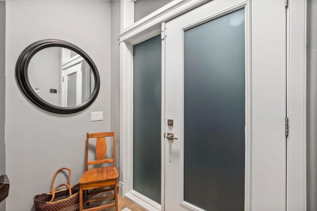 2915 17 Street SW Calgary AB T2T 4N6