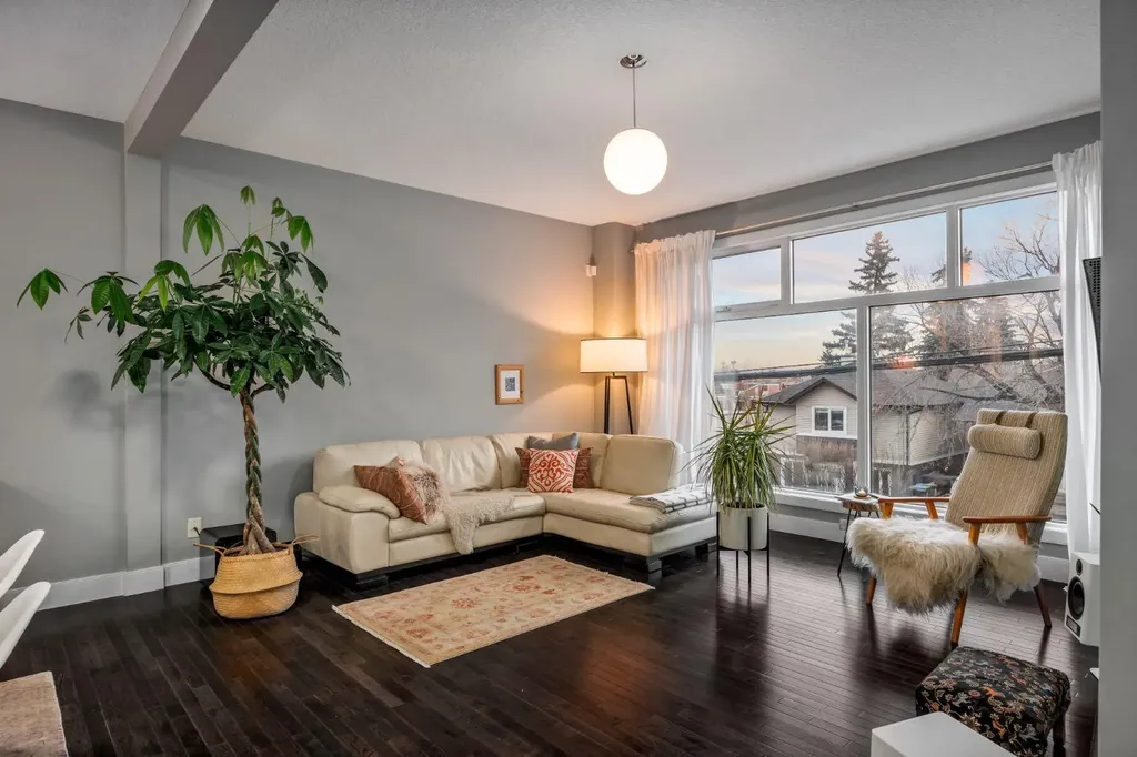 2915 17 Street SW Calgary AB T2T 4N6
