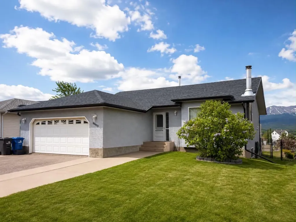 10913 Grande Avenue Grande Cache AB t0e0y0