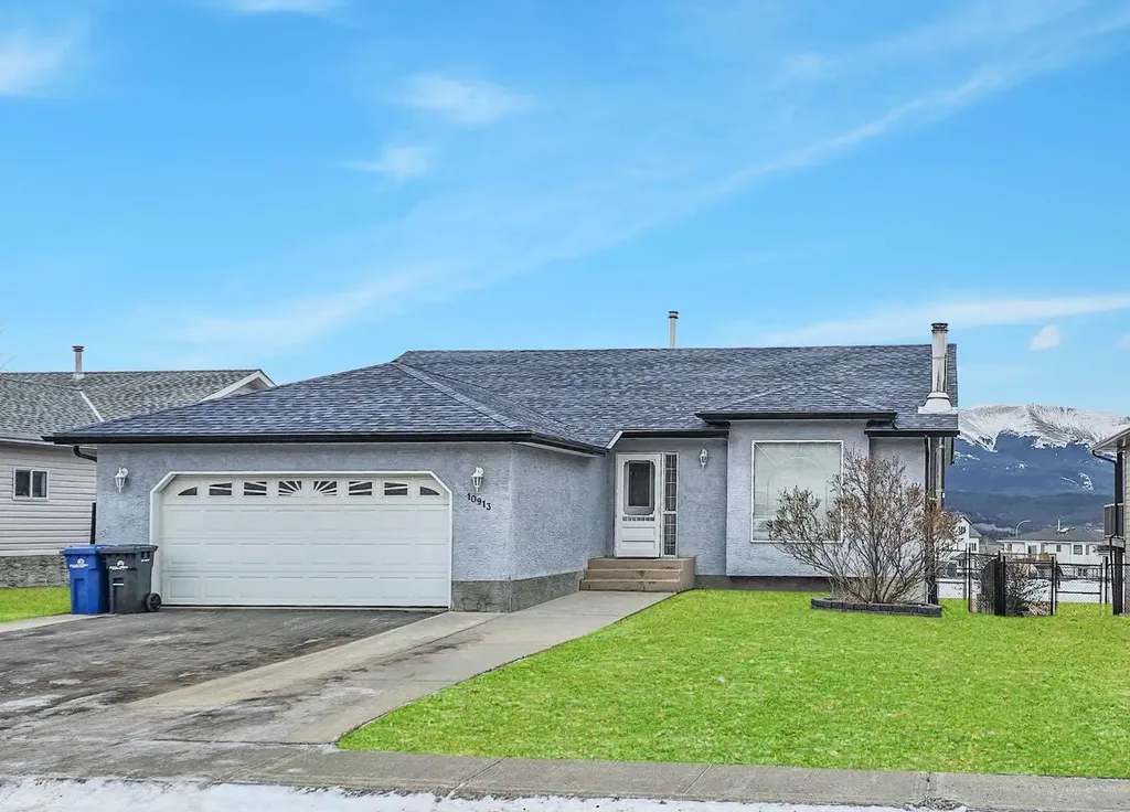 10913 Grande Avenue Grande Cache AB t0e0y0