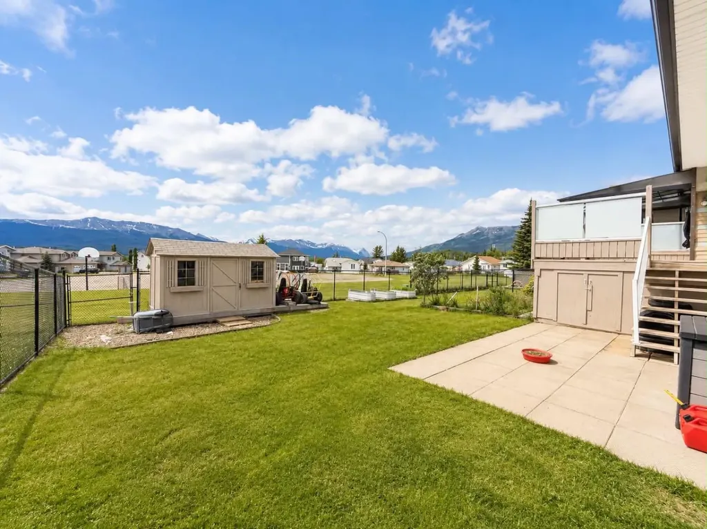 10913 Grande Avenue Grande Cache AB t0e0y0