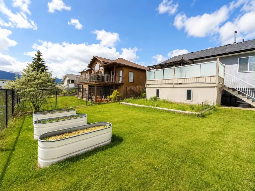 10913 Grande Avenue Grande Cache AB t0e0y0
