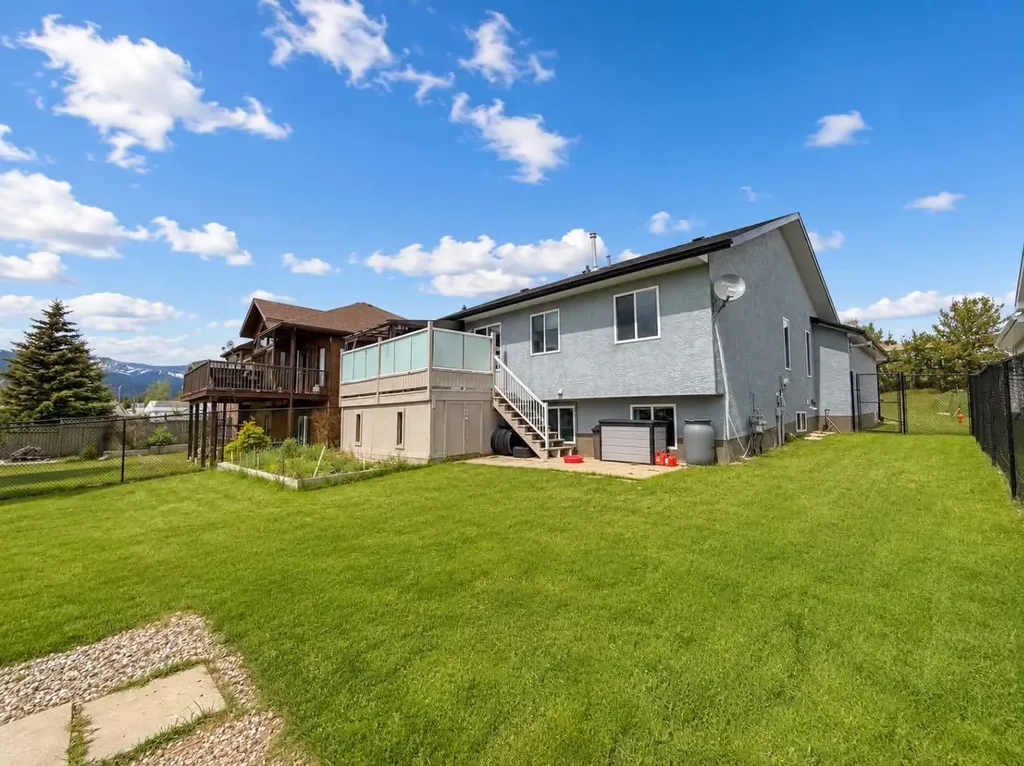 10913 Grande Avenue Grande Cache AB t0e0y0