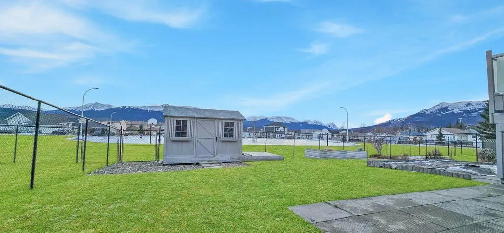 10913 Grande Avenue Grande Cache AB t0e0y0
