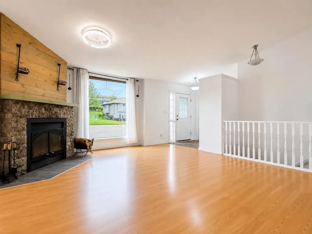 10913 Grande Avenue Grande Cache AB t0e0y0