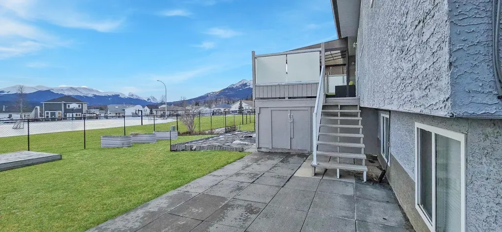 10913 Grande Avenue Grande Cache AB t0e0y0