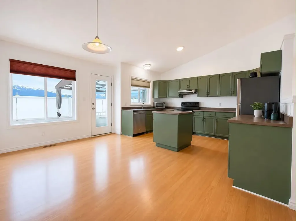 10913 Grande Avenue Grande Cache AB t0e0y0