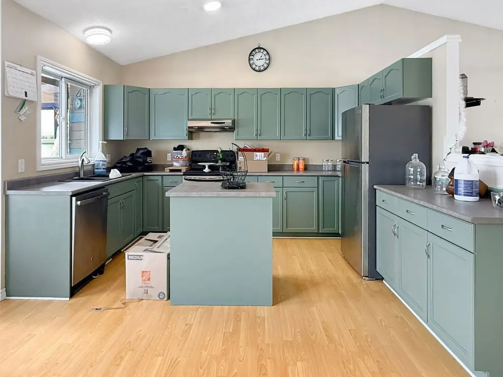 10913 Grande Avenue Grande Cache AB t0e0y0