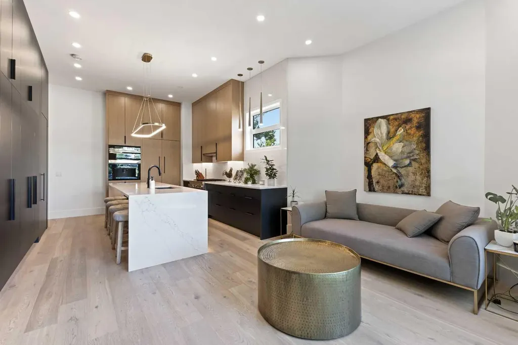 809 Drury Avenue NE Calgary AB T2E 0M3