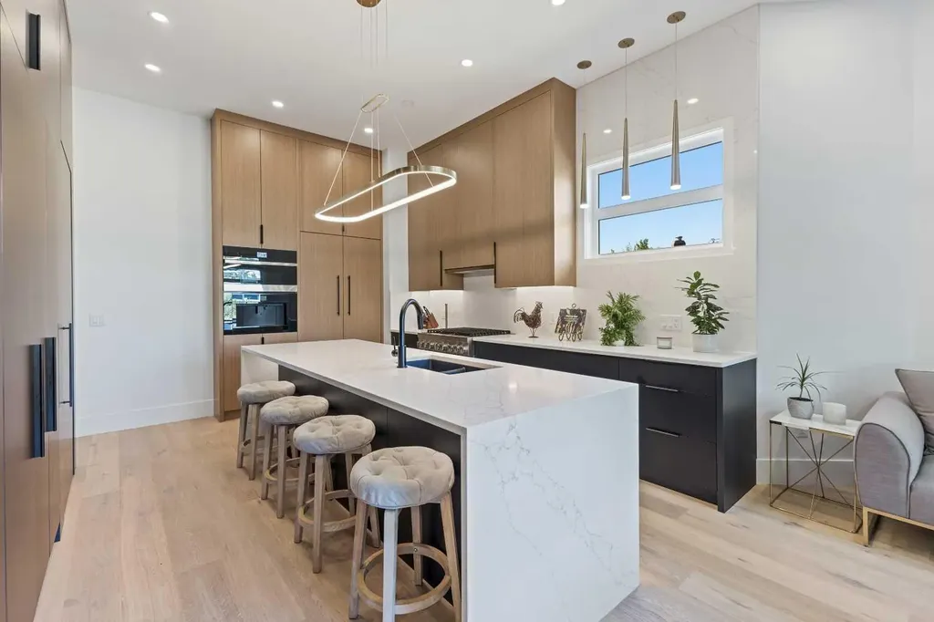 809 Drury Avenue NE Calgary AB T2E 0M3