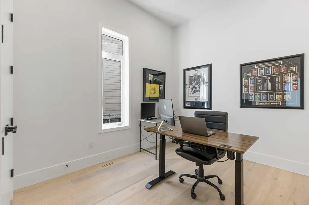 809 Drury Avenue NE Calgary AB T2E 0M3