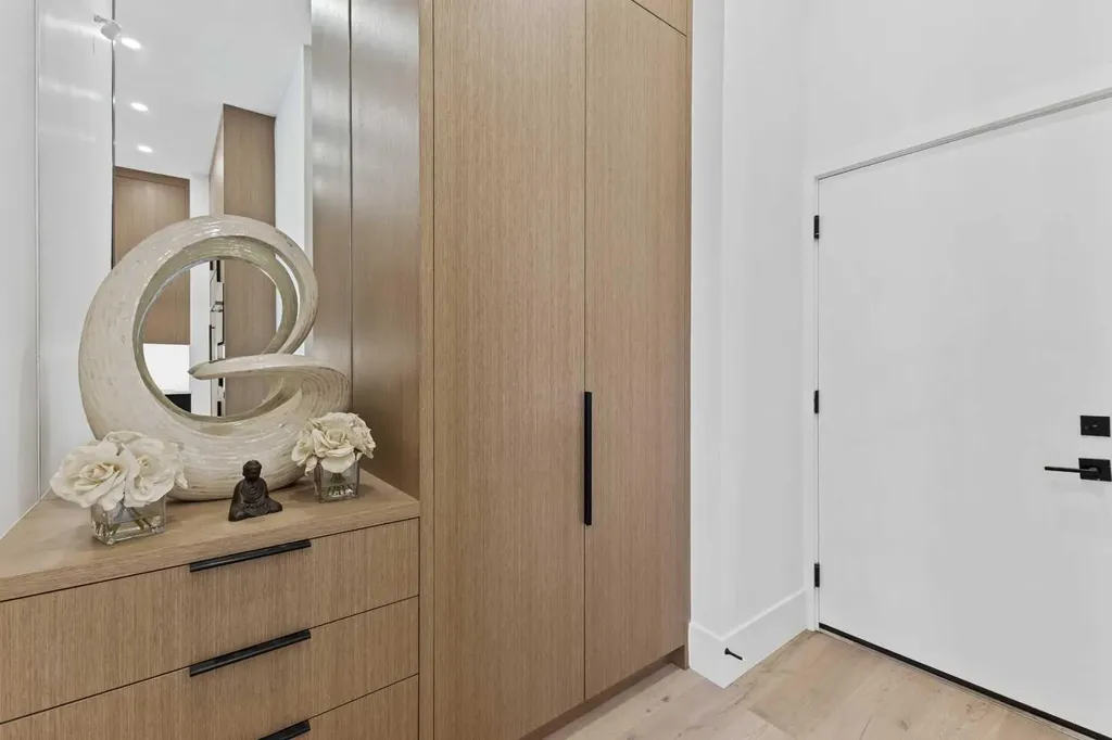 809 Drury Avenue NE Calgary AB T2E 0M3