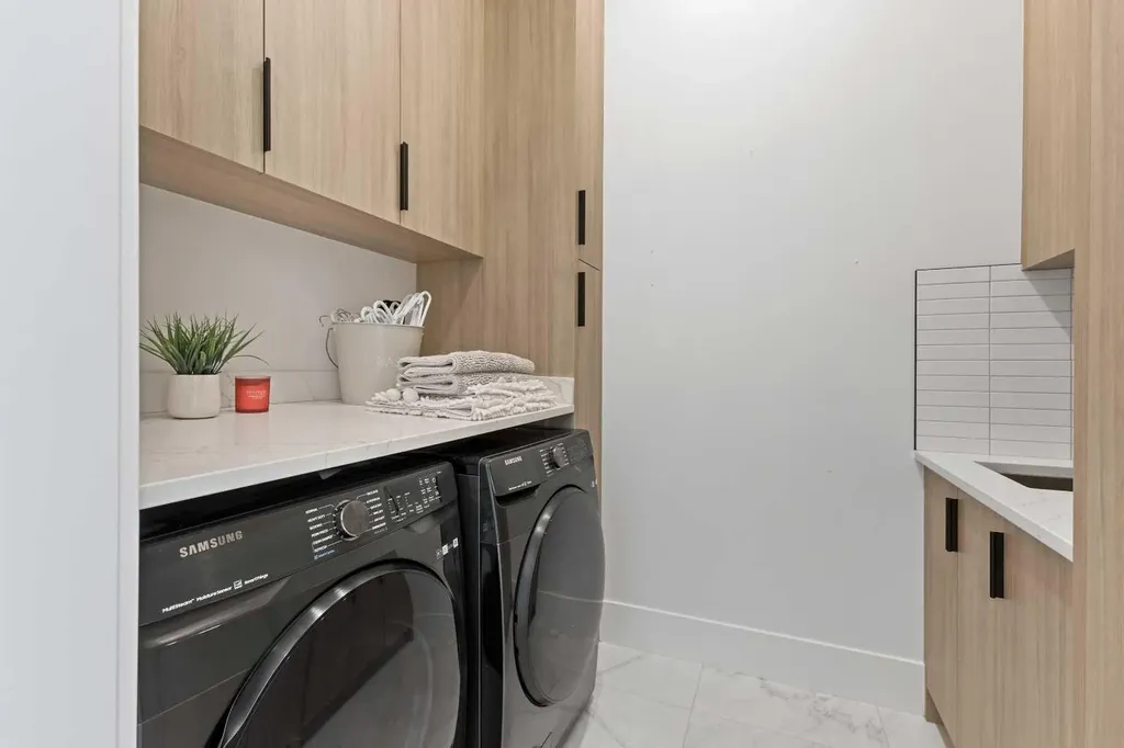 809 Drury Avenue NE Calgary AB T2E 0M3