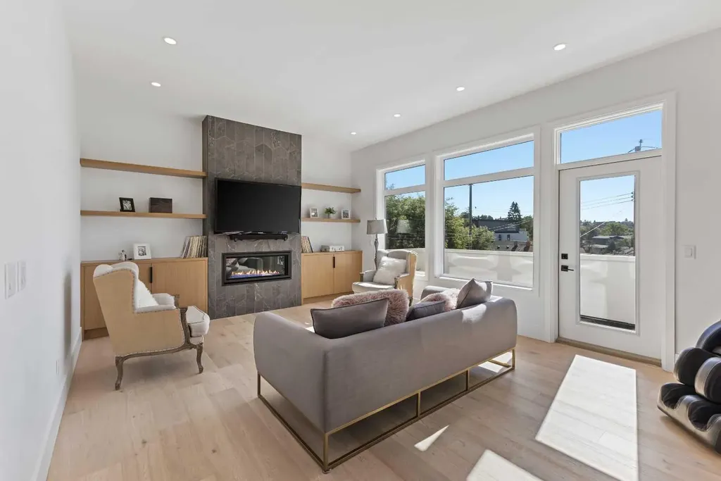 809 Drury Avenue NE Calgary AB T2E 0M3