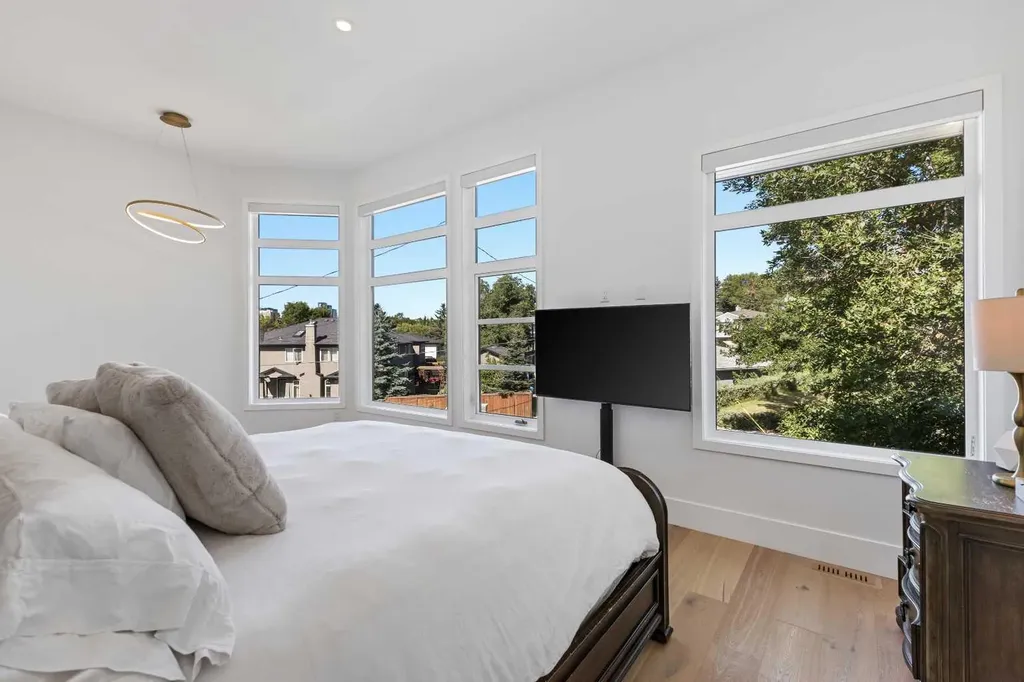 809 Drury Avenue NE Calgary AB T2E 0M3