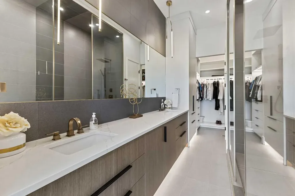 809 Drury Avenue NE Calgary AB T2E 0M3