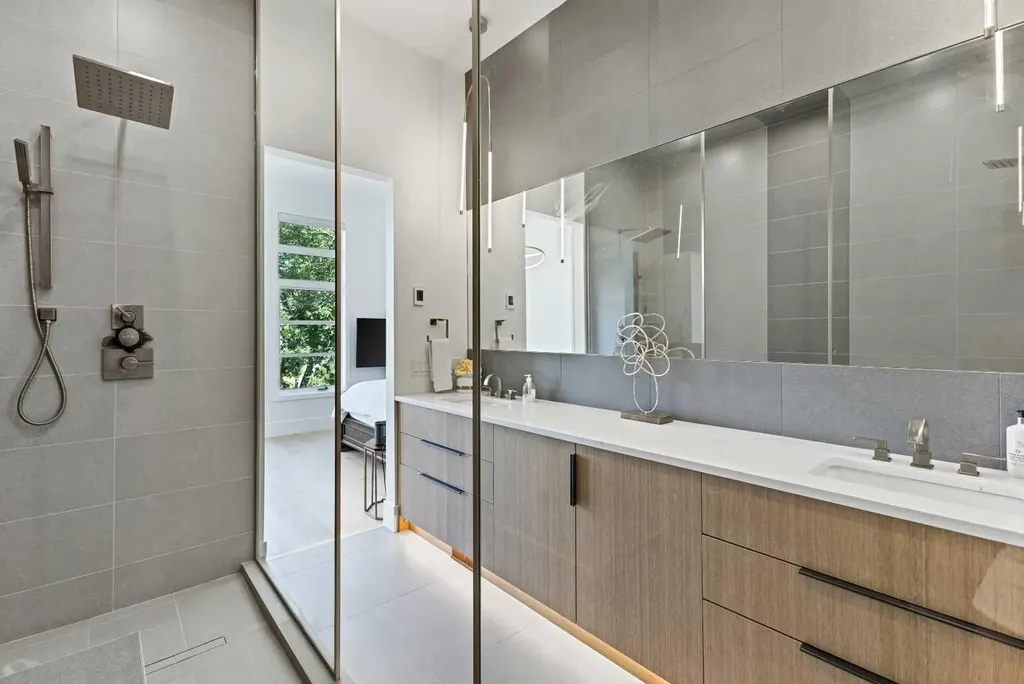 809 Drury Avenue NE Calgary AB T2E 0M3