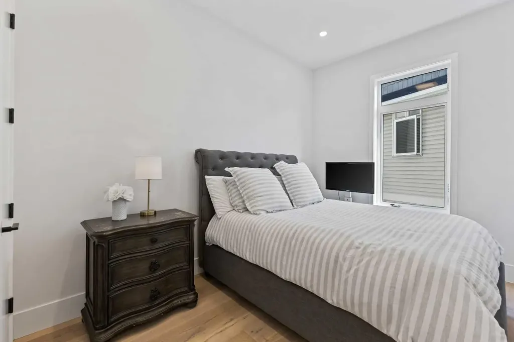 809 Drury Avenue NE Calgary AB T2E 0M3
