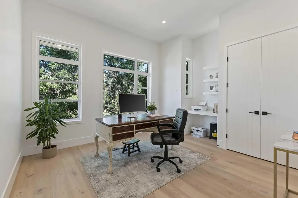 809 Drury Avenue NE Calgary AB T2E 0M3