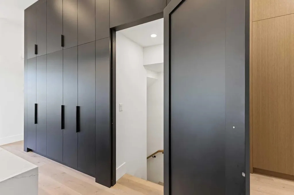 809 Drury Avenue NE Calgary AB T2E 0M3