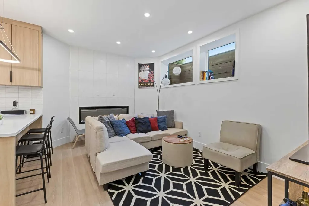 809 Drury Avenue NE Calgary AB T2E 0M3