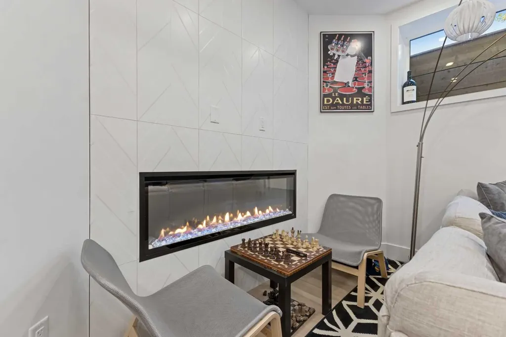 809 Drury Avenue NE Calgary AB T2E 0M3