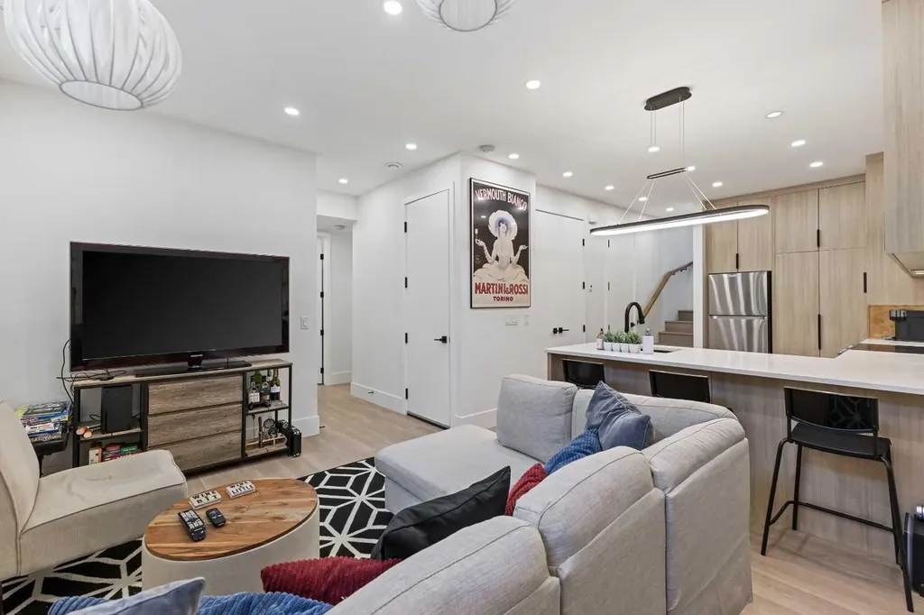 809 Drury Avenue NE Calgary AB T2E 0M3