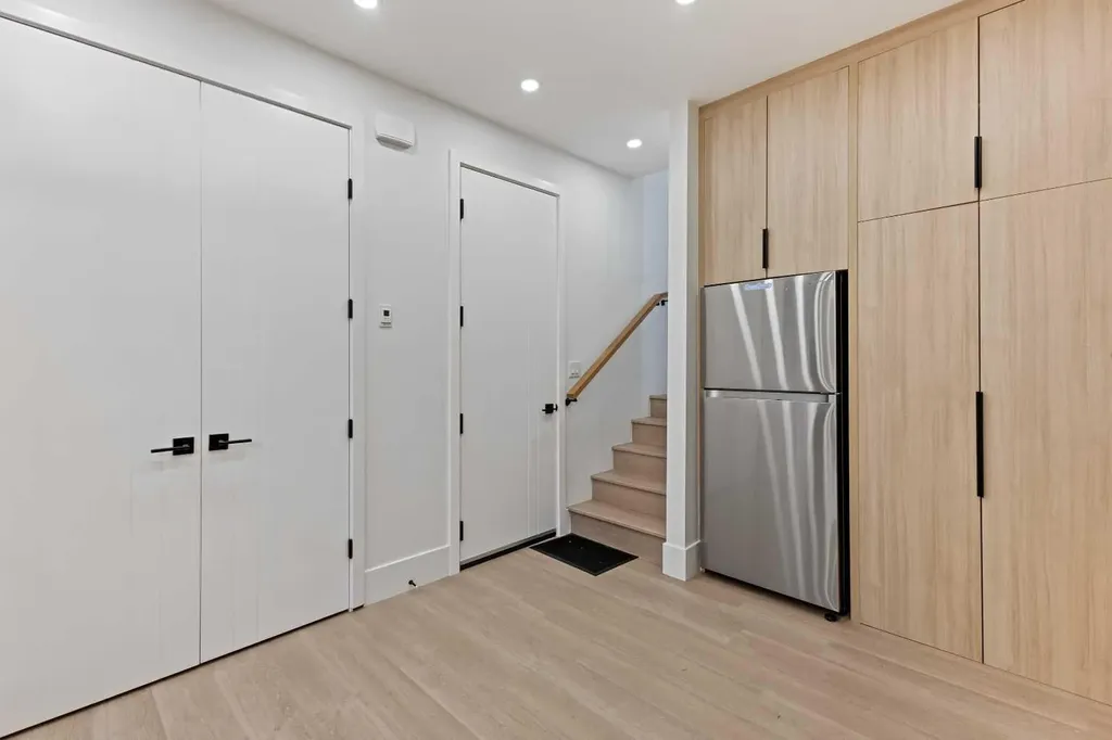 809 Drury Avenue NE Calgary AB T2E 0M3