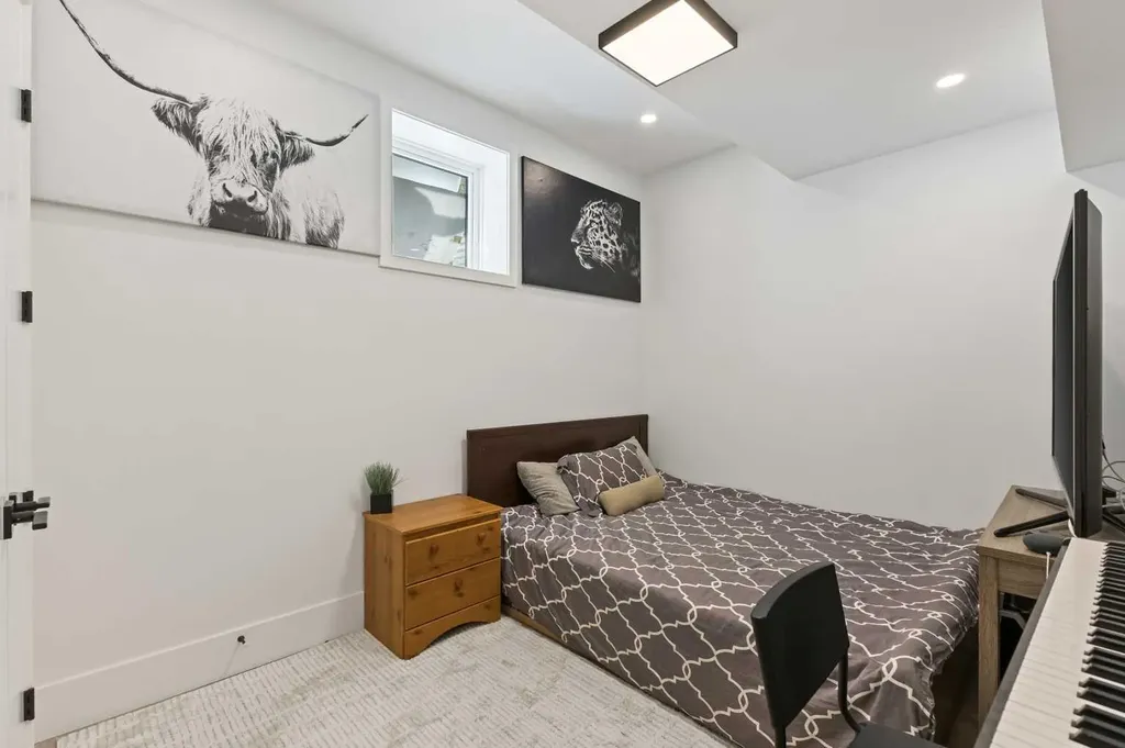 809 Drury Avenue NE Calgary AB T2E 0M3