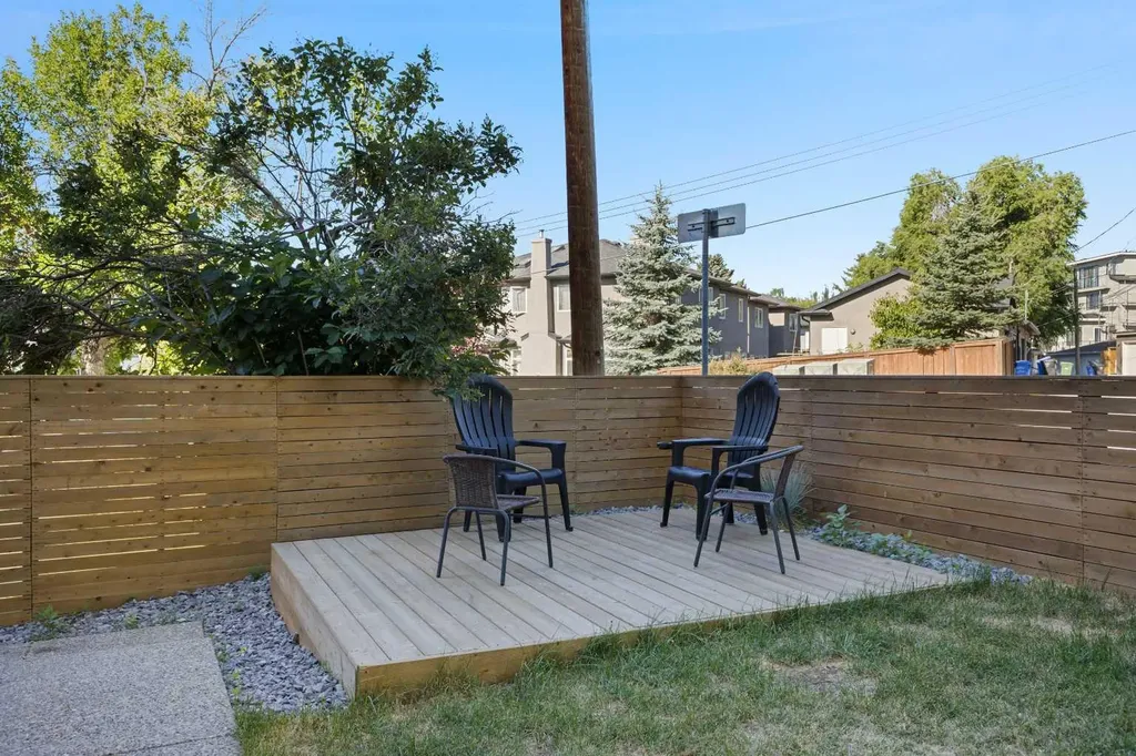 809 Drury Avenue NE Calgary AB T2E 0M3
