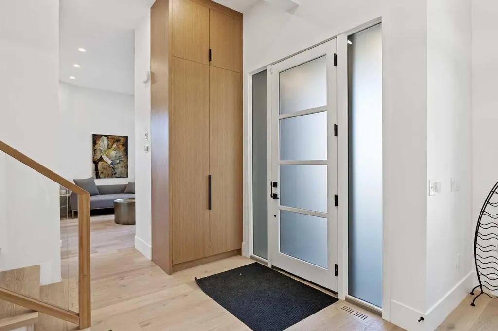 809 Drury Avenue NE Calgary AB T2E 0M3