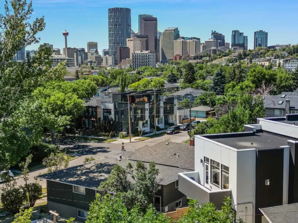809 Drury Avenue NE Calgary AB T2E 0M3