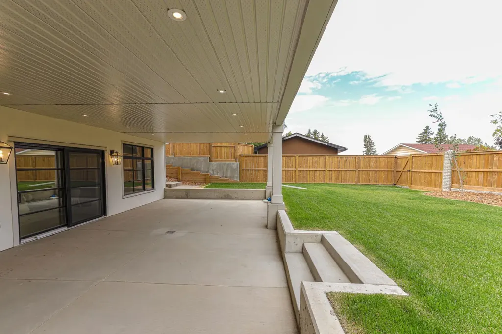 2945 Toronto Crescent NW Calgary AB T2N 3W4