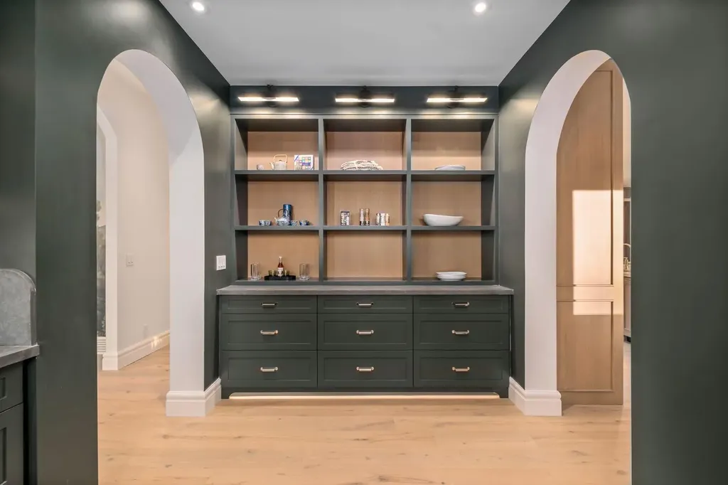 2945 Toronto Crescent NW Calgary AB T2N 3W4