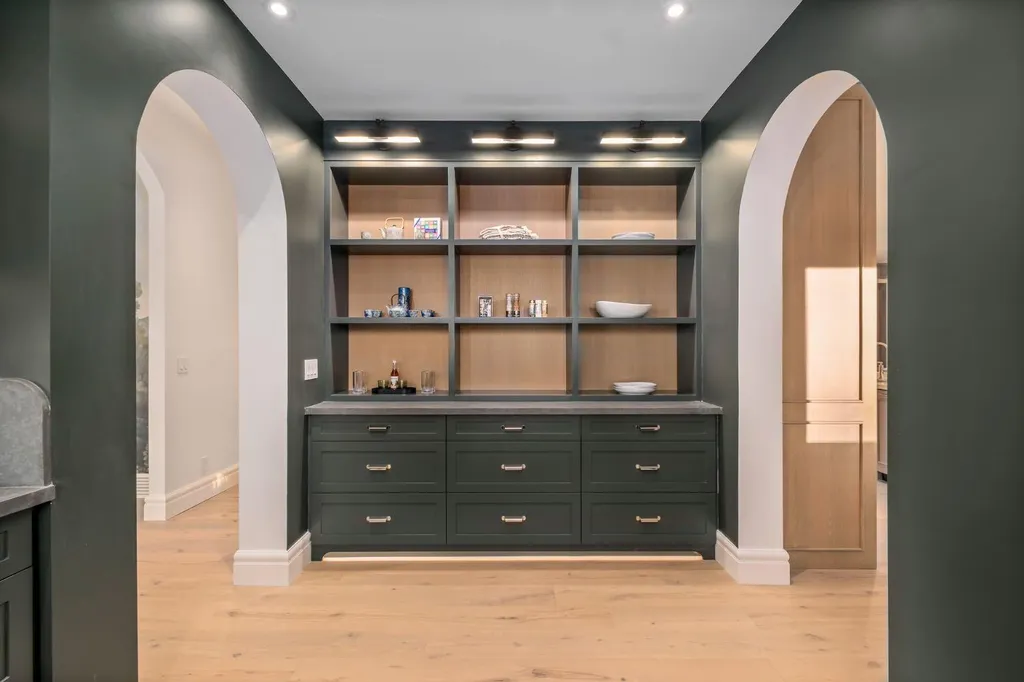 2945 Toronto Crescent NW Calgary AB T2N 3W4