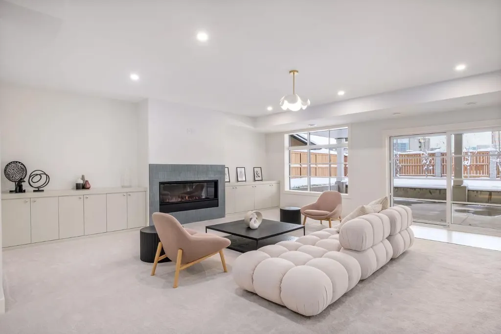 2945 Toronto Crescent NW Calgary AB T2N 3W4