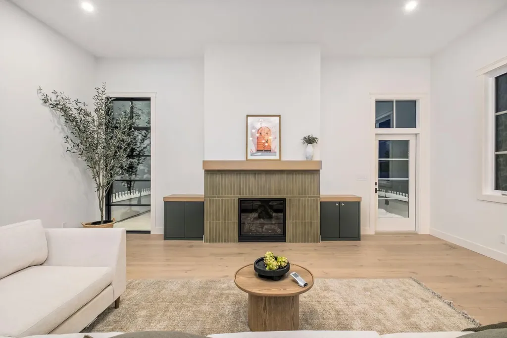 2945 Toronto Crescent NW Calgary AB T2N 3W4