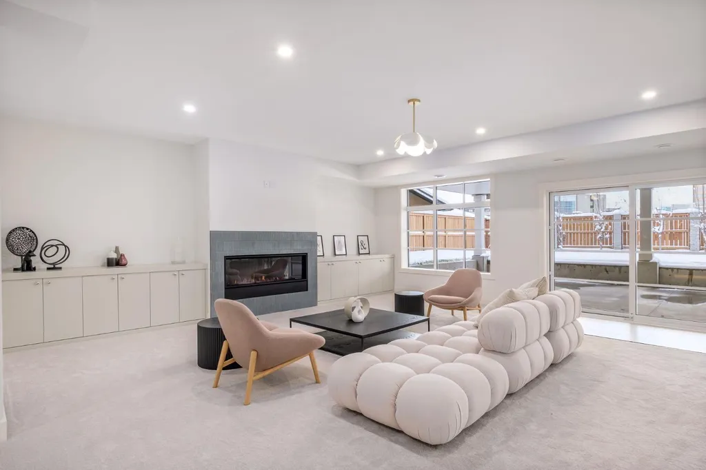 2945 Toronto Crescent NW Calgary AB T2N 3W4