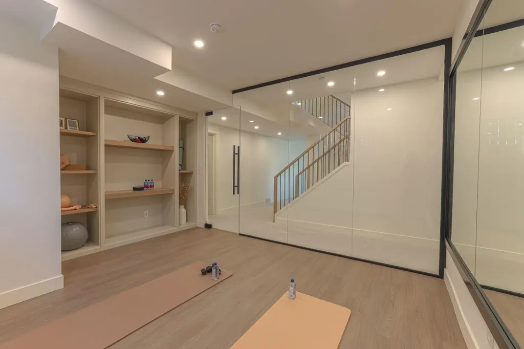 2945 Toronto Crescent NW Calgary AB T2N 3W4