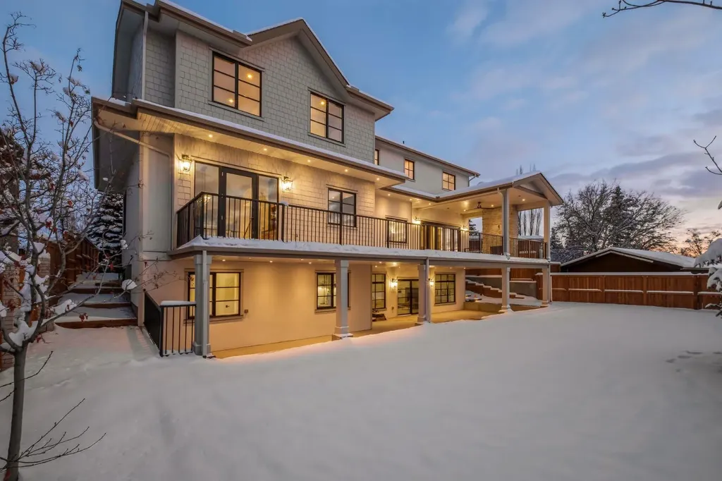 2945 Toronto Crescent NW Calgary AB T2N 3W4