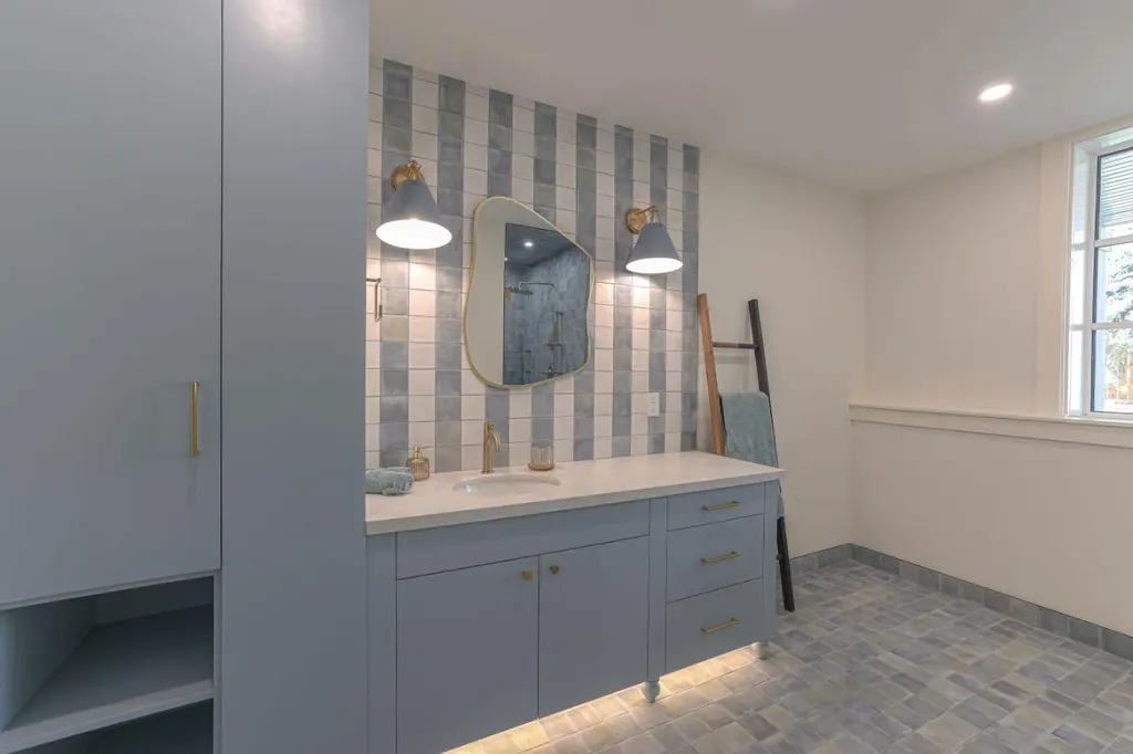 2945 Toronto Crescent NW Calgary AB T2N 3W4