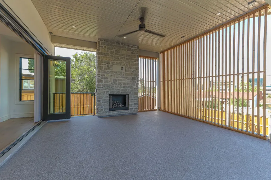 2945 Toronto Crescent NW Calgary AB T2N 3W4