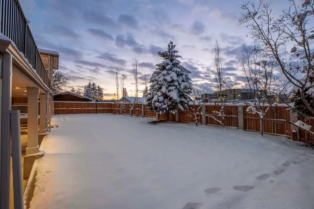 2945 Toronto Crescent NW Calgary AB T2N 3W4