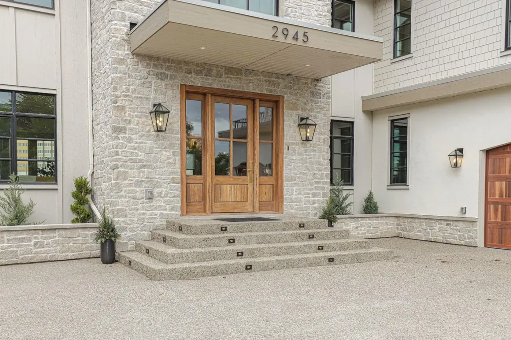 2945 Toronto Crescent NW Calgary AB T2N 3W4