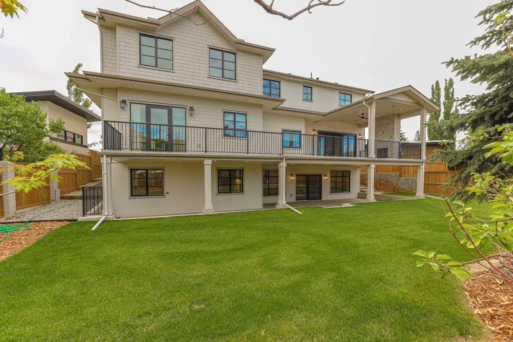 2945 Toronto Crescent NW Calgary AB T2N 3W4