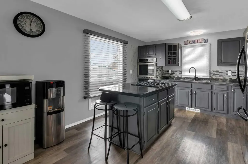 415 Bruce Avenue Carbon AB T0M 0L0