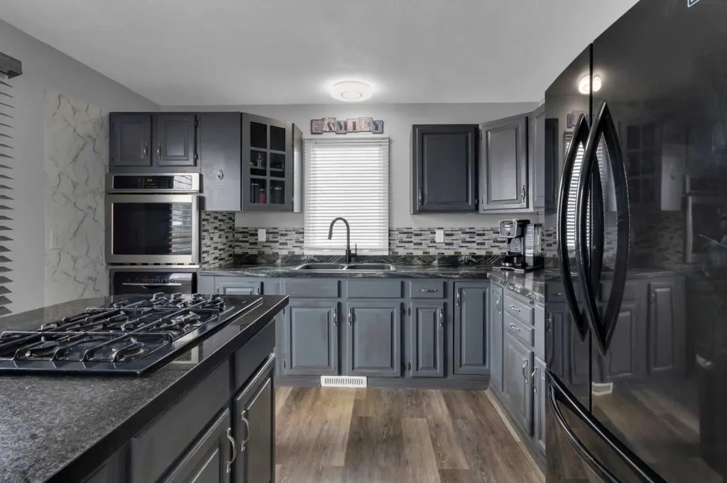 415 Bruce Avenue Carbon AB T0M 0L0